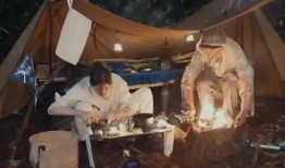 男网红厕所吃瓜,男网红现场吃瓜，揭秘厕所里的秘密生活