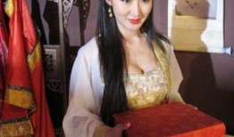 活尸李依馨在线观看,惊悚校园求生记